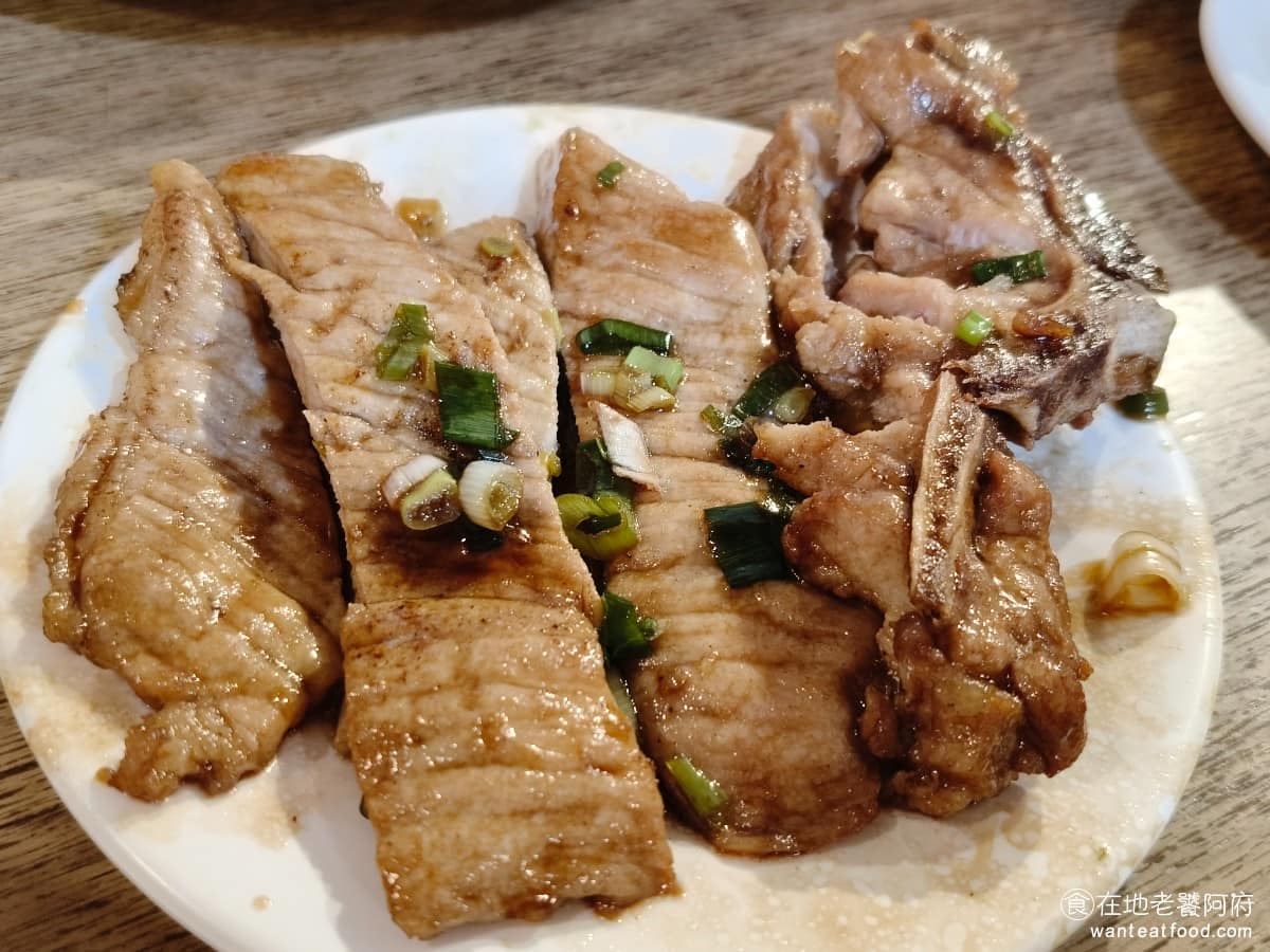 蘇杭點心店 蘇杭點心店菜單 蘇杭點心店推薦 中正區美食 中正美食 古亭美食 中式料理 小籠包 炸排骨 排骨醬汁雖然入味,但肉質吃起來偏硬,也有點柴,算是裡面最不推薦的一道。 @在地老饕阿府