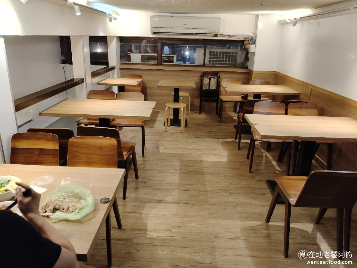 蘇杭點心店 蘇杭點心店菜單 蘇杭點心店推薦 中正區美食 中正美食 古亭美食 中式料理 小籠包 二樓還有座位區,用餐環境整體乾淨,只是挑高較低,環境比較有壓抑感。 @在地老饕阿府
