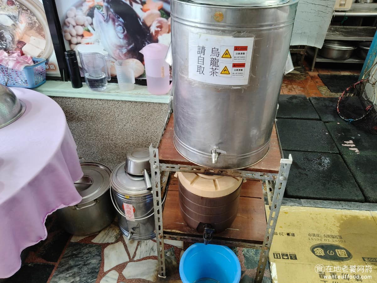 心蘭餐廳 心蘭餐廳菜單 心蘭餐廳推薦 龍潭區美食 龍潭美食 台式料理 活魚 現場還有提供免費自取的烏龍茶。 @在地老饕阿府