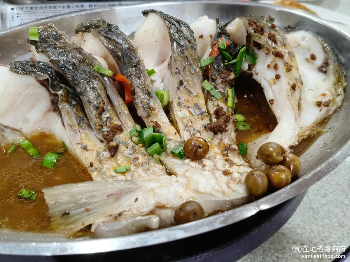 心蘭餐廳 心蘭餐廳菜單 心蘭餐廳推薦 龍潭區美食 龍潭美食 台式料理 活魚 樹果蒸魚 這是清蒸的版本，味道偏清淡，可以更好的品味魚本身的鮮味。 @在地老饕阿府