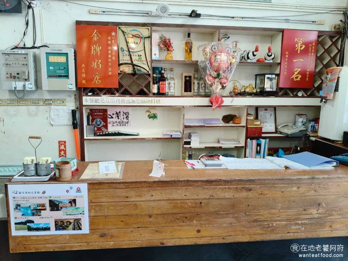 心蘭餐廳 心蘭餐廳菜單 心蘭餐廳推薦 龍潭區美食 龍潭美食 台式料理 活魚 《心蘭活魚餐廳》長期是桃園龍潭活魚餐廳中，口碑不錯的選擇，2023 年榮獲桃園金牌好店認證，在在地美食評選中，有一定的知名度。 @在地老饕阿府