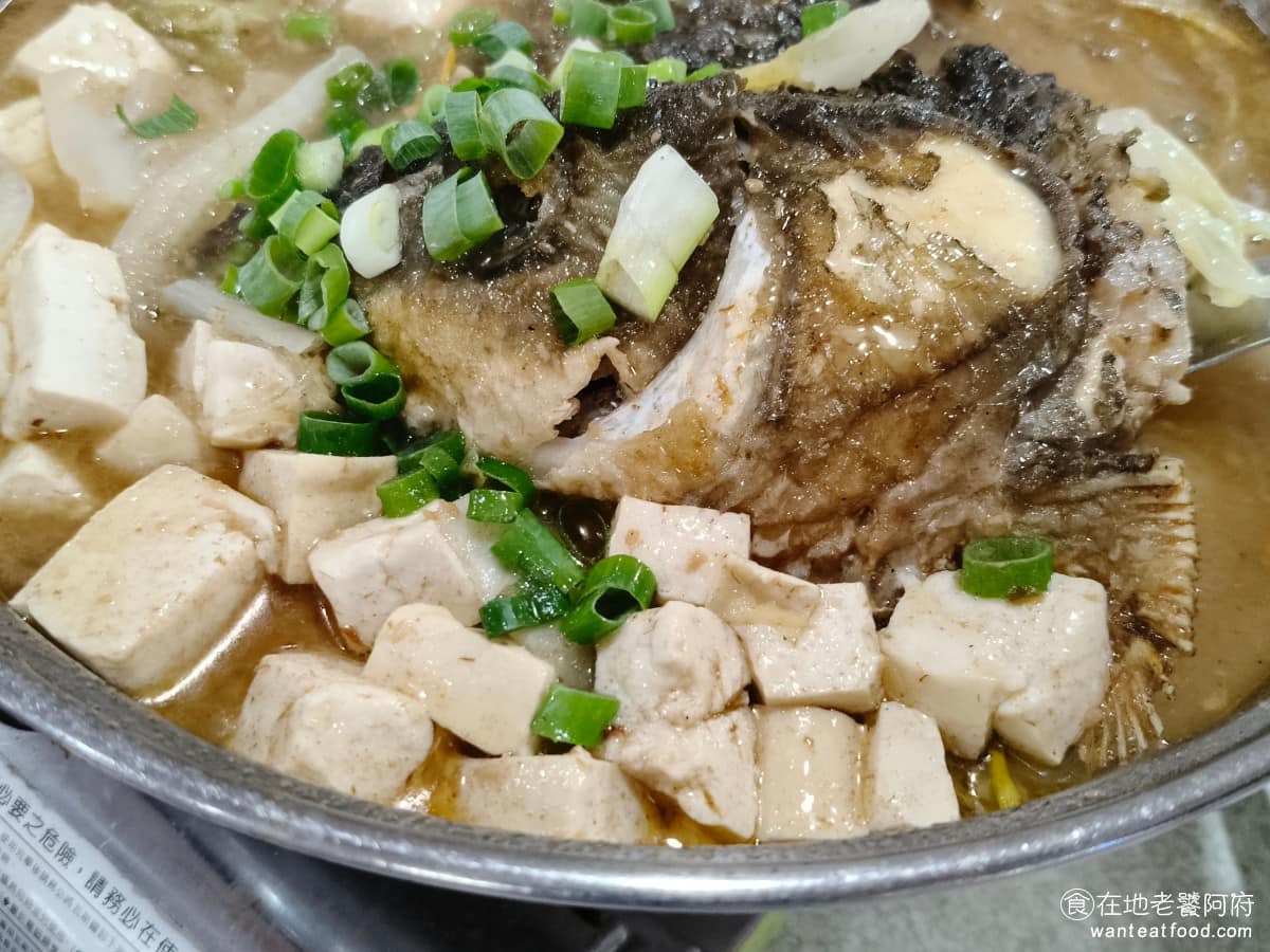 心蘭餐廳 心蘭餐廳菜單 心蘭餐廳推薦 龍潭區美食 龍潭美食 台式料理 活魚 味道是不差，只不過個人覺得沙茶的味道偏淡了一些，而且喝起來有一點油膩，比較起來，近期吃的林聰明的沙鍋魚頭就好喝很多。 @在地老饕阿府