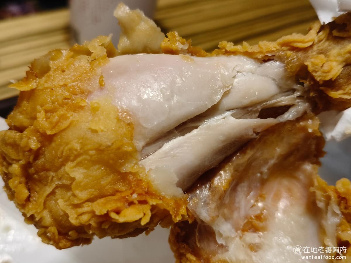 德州美墨炸雞天母店 德州美墨炸雞天母店菜單 德州美墨炸雞天母店推薦 士林區美食 士林美食 美式料理 雞腿肉質吃起來都不錯,但是某一些部位,還是覺得口感偏乾,沒有想像中那麼多汁。 @在地老饕阿府