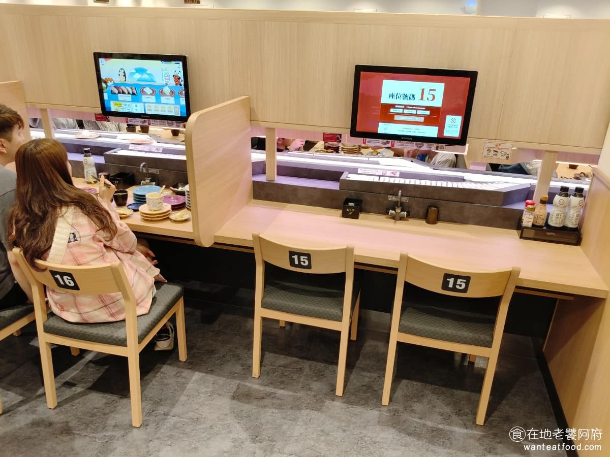 スシロー壽司郎台北內湖美麗華店 スシロー壽司郎台北內湖美麗華店菜單 全面導入「DIGIRO 數位迴轉壽司」，有三大特色，巨型螢幕點餐、數位壽司迴轉鏈、趣味互動遊戲，這些都是壽司郎以前沒有的。 @在地老饕阿府