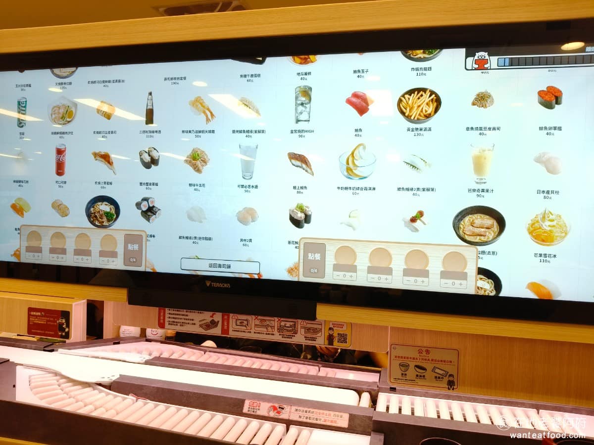 スシロー壽司郎台北內湖美麗華店 スシロー壽司郎台北內湖美麗華店菜單 如果覺得點餐速度不夠快，還可以開啟全螢幕導覽的菜單模式，一次可以看到所有的品項。《壽司郎》菜單品項超過百種，涵蓋握壽司、軍艦壽司、天婦羅、拉麵、茶碗蒸、炸物、甜點飲料等類別，價格以紅盤 40 元、灰盤 60 元、金盤 80 元區分。 @在地老饕阿府