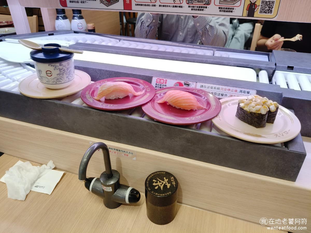 スシロー壽司郎台北內湖美麗華店 スシロー壽司郎台北內湖美麗華店菜單 現在點完餐之後，食物直接送到，而且吃完後結帳，因為沒有傳統轉盤，店員也不必再幫客人數盤子，直接就能到櫃檯結帳。 @在地老饕阿府