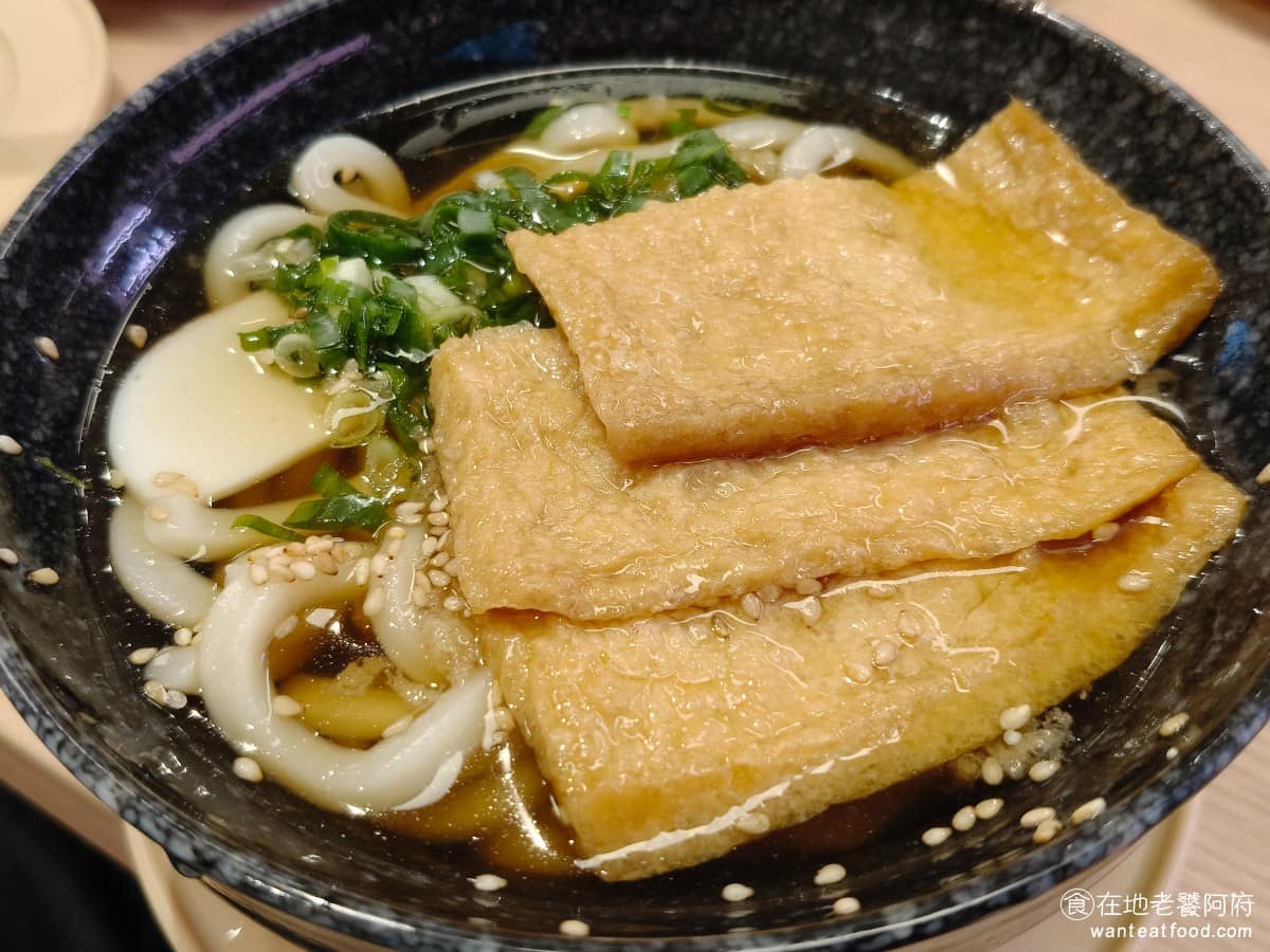 スシロー壽司郎台北內湖美麗華店 スシロー壽司郎台北內湖美麗華店菜單 豆皮烏龍麵 如果不想要豚骨湯頭那麼重的口味，可以點這個豆皮烏龍麵，湯頭清爽略帶鹹味，雖然不錯吃，但 110 元，個人覺得有點貴。 @在地老饕阿府