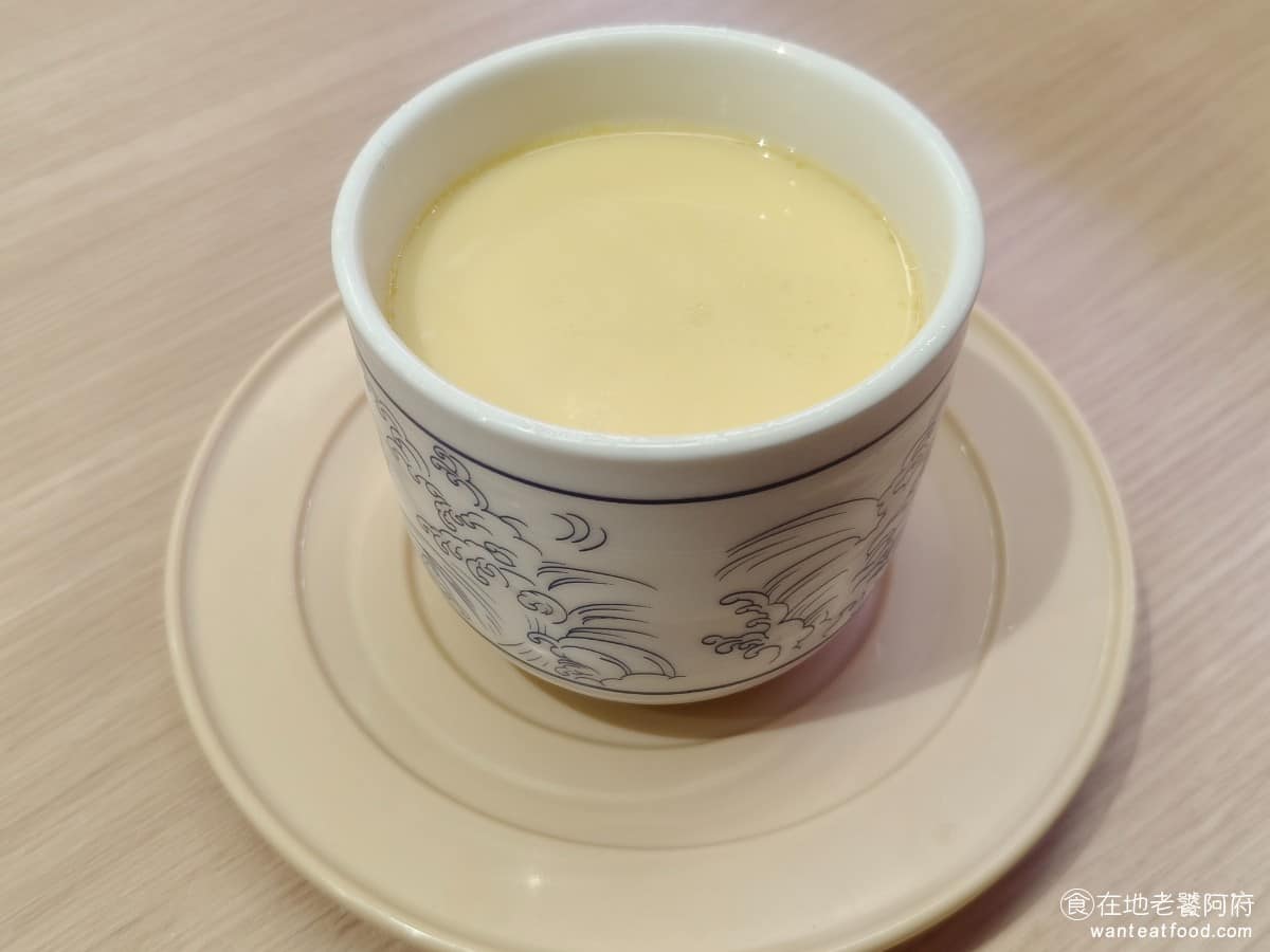 スシロー壽司郎台北內湖美麗華店 スシロー壽司郎台北內湖美麗華店菜單 蛤蜊茶碗蒸 入口滑嫩，內有帆立貝、蛤蠣、鮮蝦、透抽等配料，整體清爽，適合吃了一輪涼壽司後換換口感，小朋友也愛吃。 @在地老饕阿府