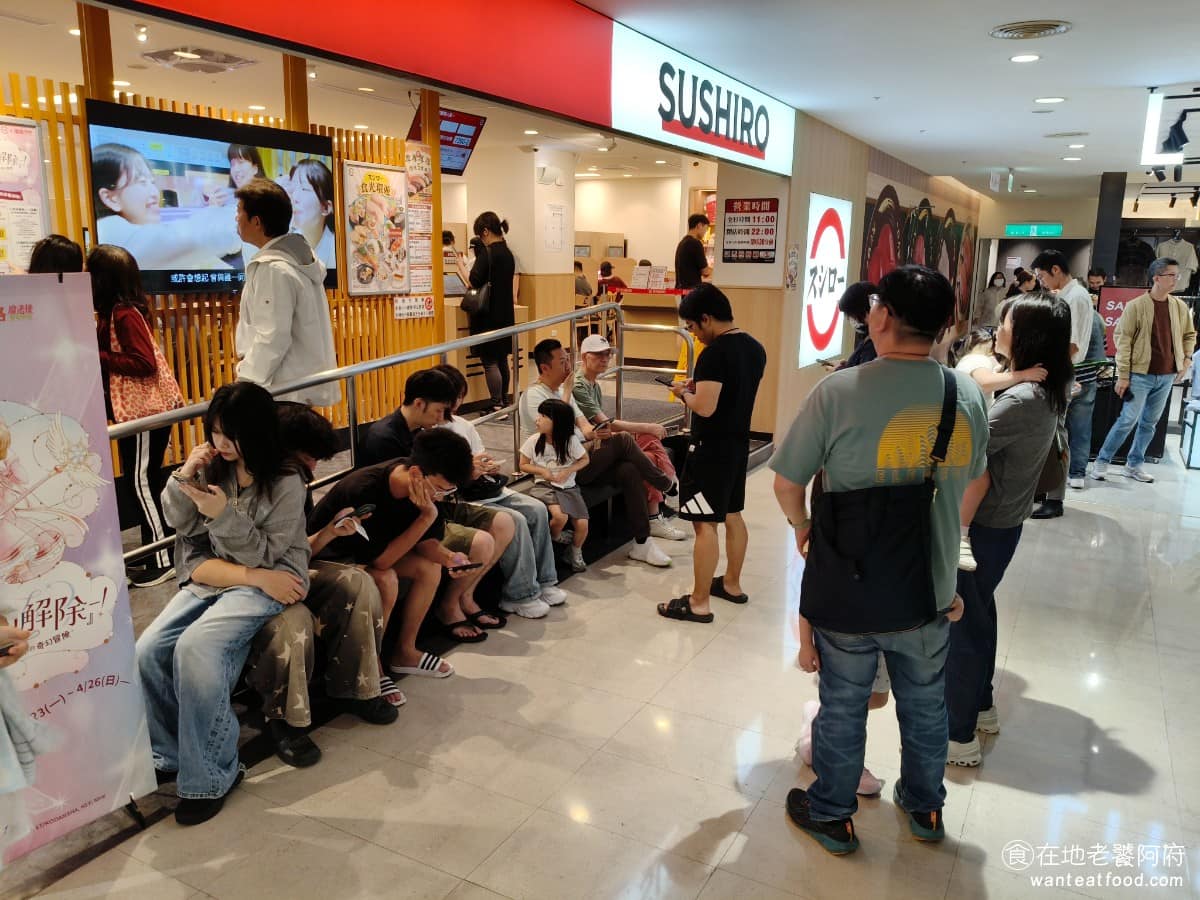 スシロー壽司郎台北內湖美麗華店 スシロー壽司郎台北內湖美麗華店菜單 這次的美麗華店大改裝，最大亮點是導入「DIGIRO 數位迴轉壽司」系統，用巨型螢幕取代傳統轉盤瀏覽，結合數位壽司迴轉鏈與互動遊戲，整體用餐體驗，跟以前的迴轉壽司模式，有明顯差距。 @在地老饕阿府