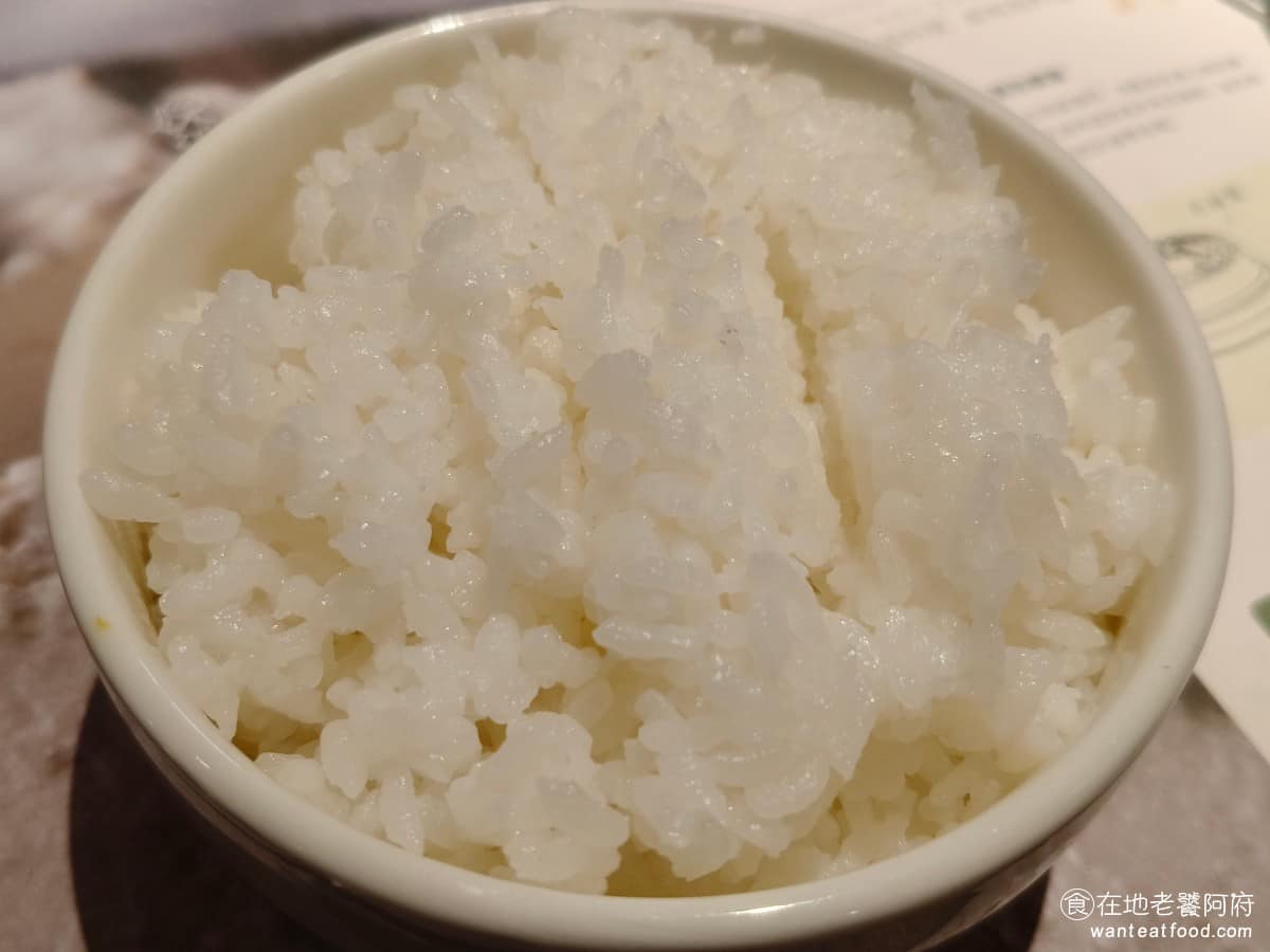 豆腐村 Tofu Village 三創生活園區店 三創生活園區店菜單 三創生活園區店推薦 中正區美食 白飯 白飯煮得很軟,吃起來溫溫熱熱的,不會太硬,雖然是優點,但感覺飯有點煮得太過頭,米完全黏在一起。 @在地老饕阿府
