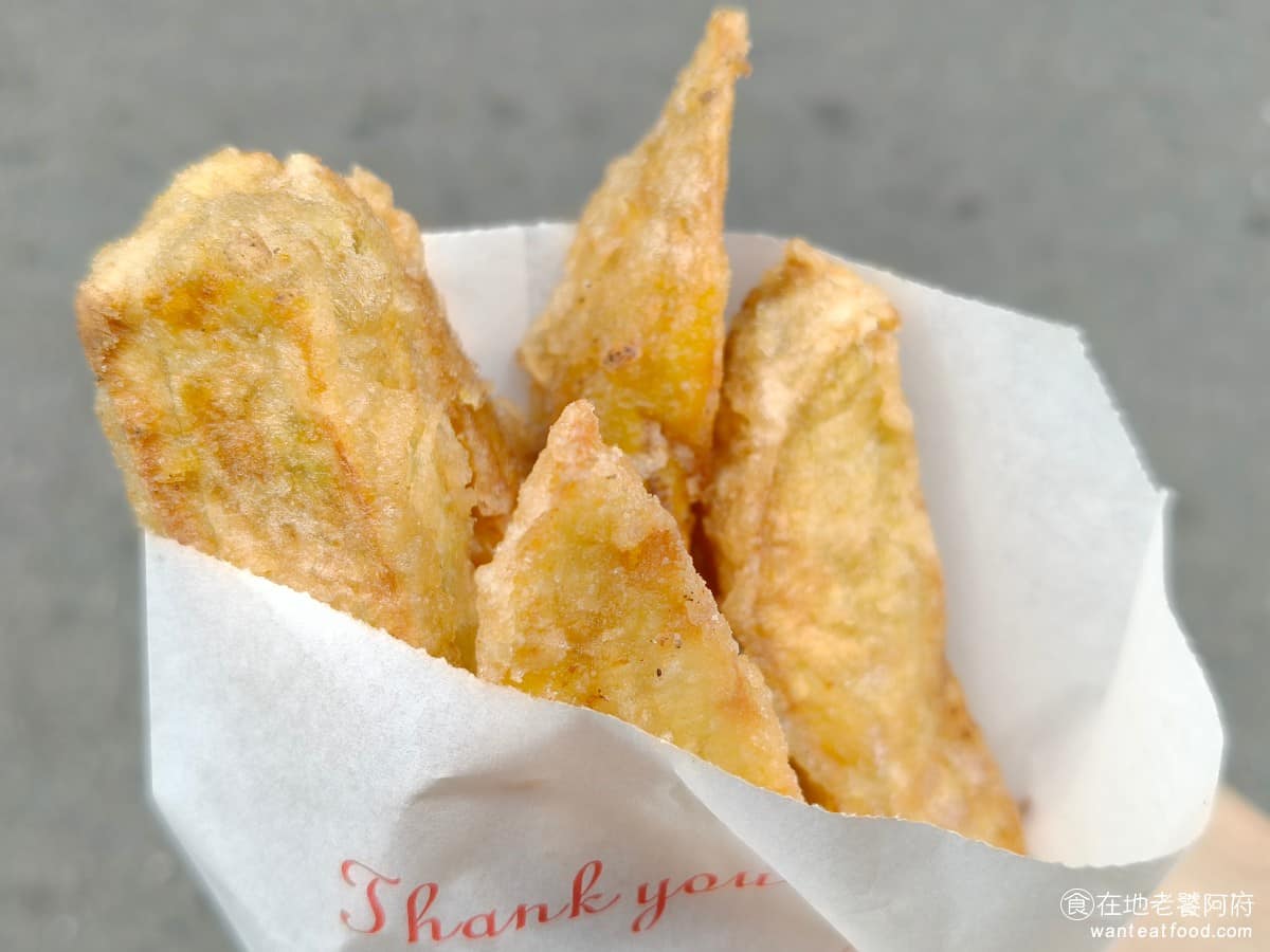 上毅美食炸雞 上毅美食炸雞菜單 上毅美食炸雞推薦 基隆市美食 台灣小吃 鹽酥雞 所以吃起來就沒那麼酥脆,口感偏軟,吃起來就跟單純吃地瓜差不多,酥脆感幾乎沒有。如果是剛炸出爐的版本,外皮應該是酥脆的。 @在地老饕阿府