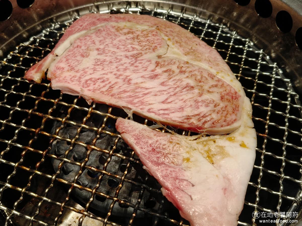 京昌園日式燒肉餐廳南港店 京昌園日式燒肉餐廳南港店菜單 京昌園日式燒肉餐廳南港店推薦 使用是瓦斯爐，燒起來火力十足，所以很快就熟了，要特別注意，不然一下就會烤焦。 @在地老饕阿府