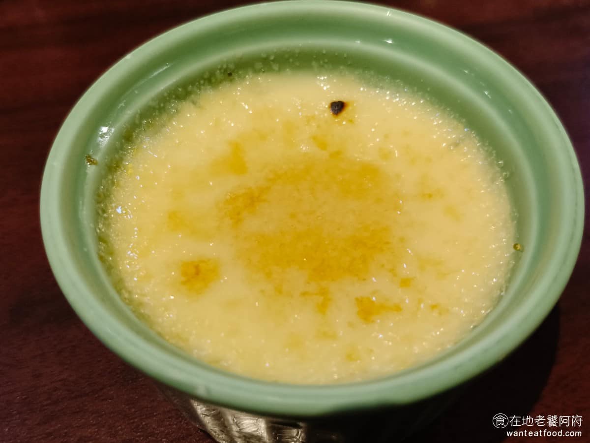 天母盛鑫花園餐廳 天母盛鑫花園餐廳菜單 天母盛鑫花園餐廳推薦 中山區美食 中山美食 劍南路站美食 烤布丁 外皮是焦糖,並且有火烤過,裡面的布丁是雞蛋布丁,吃起來味道超級棒,非常好吃,我一個人可以吃三個。 @在地老饕阿府