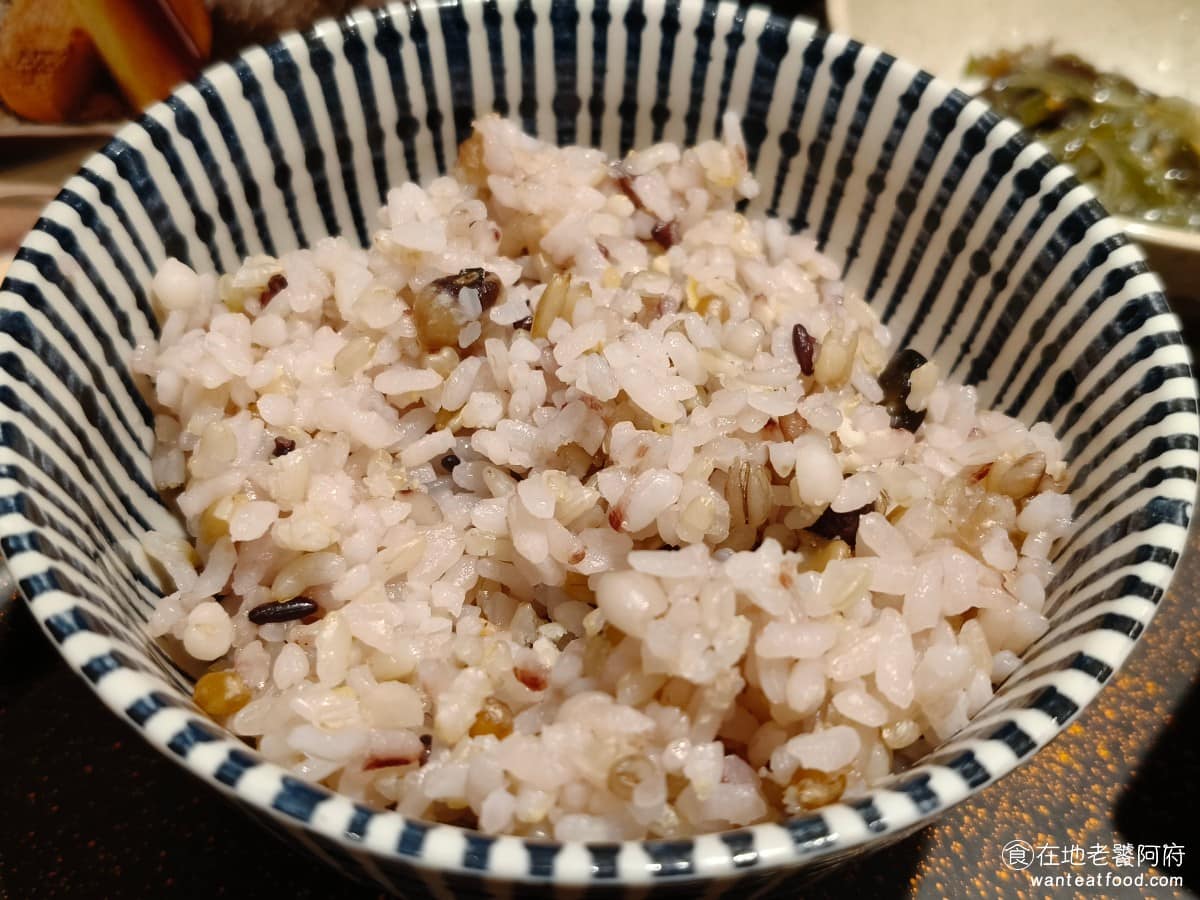 YAYOI彌生軒內湖瑞光店 YAYOI彌生軒內湖瑞光店菜單 YAYOI彌生軒內湖瑞光店推薦 糙米飯 好吃程度也不輸白飯,多了米糠與胚芽,吃起來更有嚼勁。 @在地老饕阿府