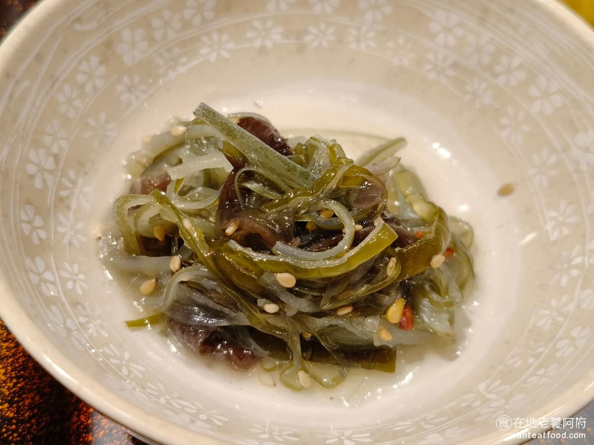 YAYOI彌生軒內湖瑞光店 YAYOI彌生軒內湖瑞光店菜單 YAYOI彌生軒內湖瑞光店推薦 小菜搭配的是海帶芽,吃起來冰冰涼涼的,鹹度也非常足夠,吃起來非常不錯。每次吃日式定食的時候,個人最喜歡吃的就是涼拌海帶芽。 @在地老饕阿府