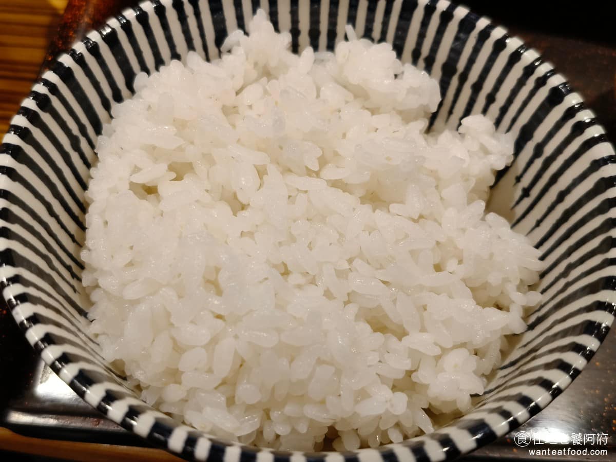 YAYOI彌生軒內湖瑞光店 YAYOI彌生軒內湖瑞光店菜單 YAYOI彌生軒內湖瑞光店推薦 白飯 白飯使用金芽米,保留胚芽和亞糊粉層,熱量比一般白米略少約10%,口感Q彈有嚼感,米飯也夠軟嫩,吃起來真的很舒服。 @在地老饕阿府