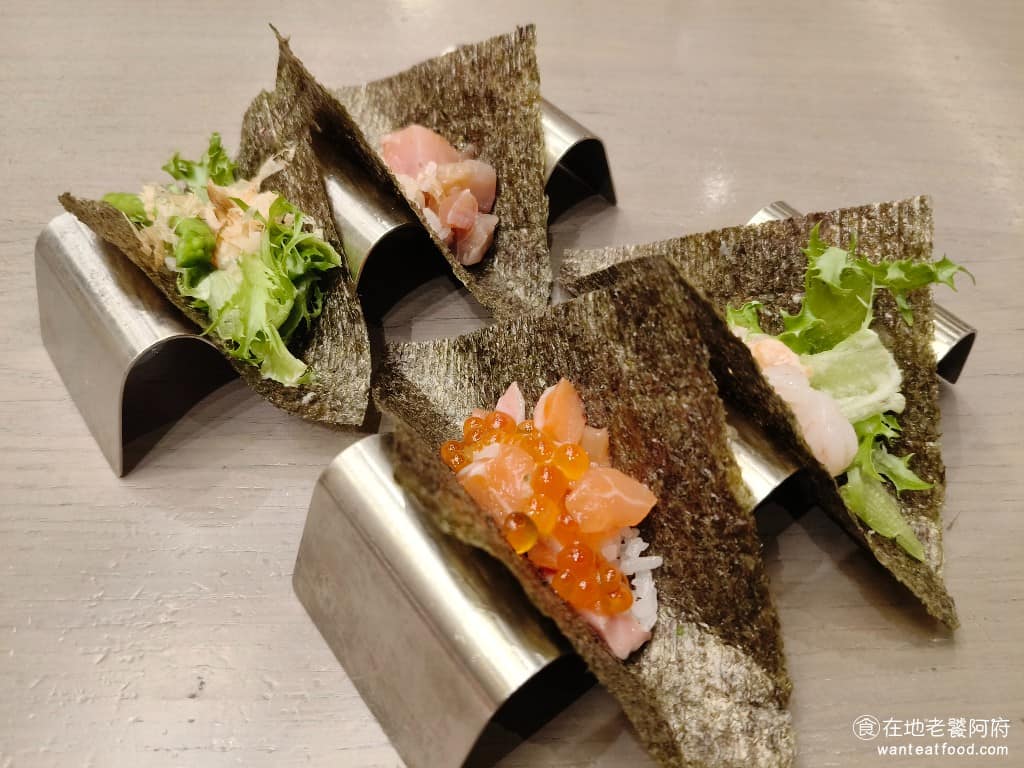 INPARADISE 饗饗微風信義店 饗饗微風信義店菜單 饗饗微風信義店推薦 美食 市政府美食 手捲同樣現做，海苔有稍微加熱處理，口感脆一些，鮭魚親子手捲口感很棒，甜蝦也很新鮮好吃。 @在地老饕阿府