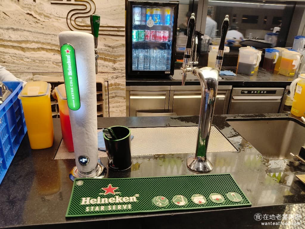 INPARADISE 饗饗微風信義店 饗饗微風信義店菜單 饗饗微風信義店推薦 美食 市政府美食 啤酒區有海尼根，調酒部分有「夜空」和「浪漫」兩款，口感清爽、解膩，可要求加shot，提高酒精濃度（最多兩shot），咖啡和奶茶表現中規中矩。 @在地老饕阿府