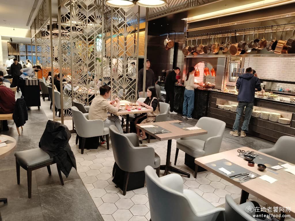 INPARADISE 饗饗微風信義店 饗饗微風信義店菜單 饗饗微風信義店推薦 美食 市政府美食 目前全台共有兩間《饗饗》門市，分別為台北微風信義店與新莊店，其中微風信義店因具備高空景觀優勢，人氣與訂位難度均高於新莊店。 @在地老饕阿府