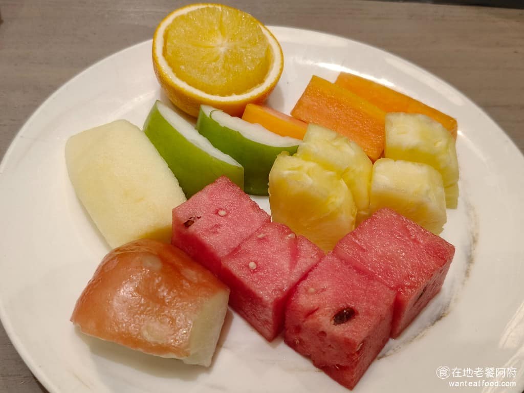 INPARADISE 饗饗微風信義店 饗饗微風信義店菜單 饗饗微風信義店推薦 美食 市政府美食 水果盤 《INPARADISE 饗饗 微風信義店》的水果也有挑選過，吃起來都不會很酸，怕酸的人也能吃得很舒服，只不過甜度比較淡。 @在地老饕阿府