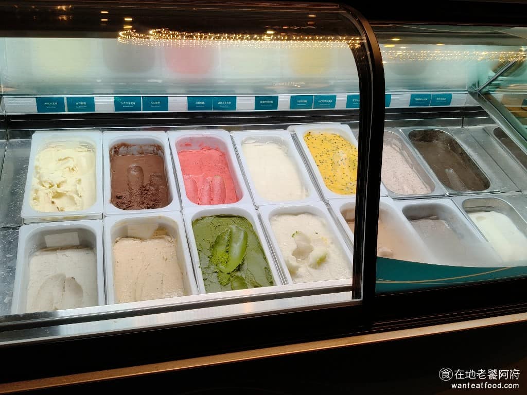 INPARADISE 饗饗微風信義店 饗饗微風信義店菜單 饗饗微風信義店推薦 美食 市政府美食 冰淇淋區 口味超級多，有14種，分別是：香草、冰淇淋、蜜漿鮮奶、巧克力、花生粒、草莓雪酪、濃抹茶、蜂蜜檸檬、百香果、太妃奶茶、紅豆、芝麻、芝麻燕麥、椰香。 @在地老饕阿府