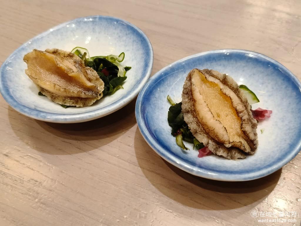 INPARADISE 饗饗微風信義店 饗饗微風信義店菜單 饗饗微風信義店推薦 美食 市政府美食 鮑魚 鮑魚吃起來，口感很Q有嚼勁，而且非常新鮮。來這裡，多吃幾塊干貝和鮑魚，比較容易回本，所以大家都狂吃這些。 @在地老饕阿府