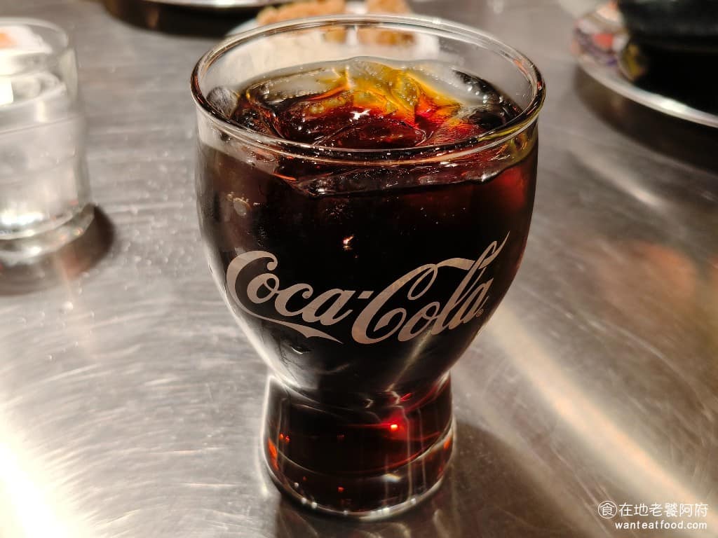 らあめん花月嵐信義威秀店 らあめん花月嵐信義威秀店菜單 らあめん花月嵐信義威秀店推薦 可樂 如果想喝飲料，推薦可以點套餐，因為扣除套餐這一杯可樂的價格，只要加 15 元，划算很多。 @在地老饕阿府