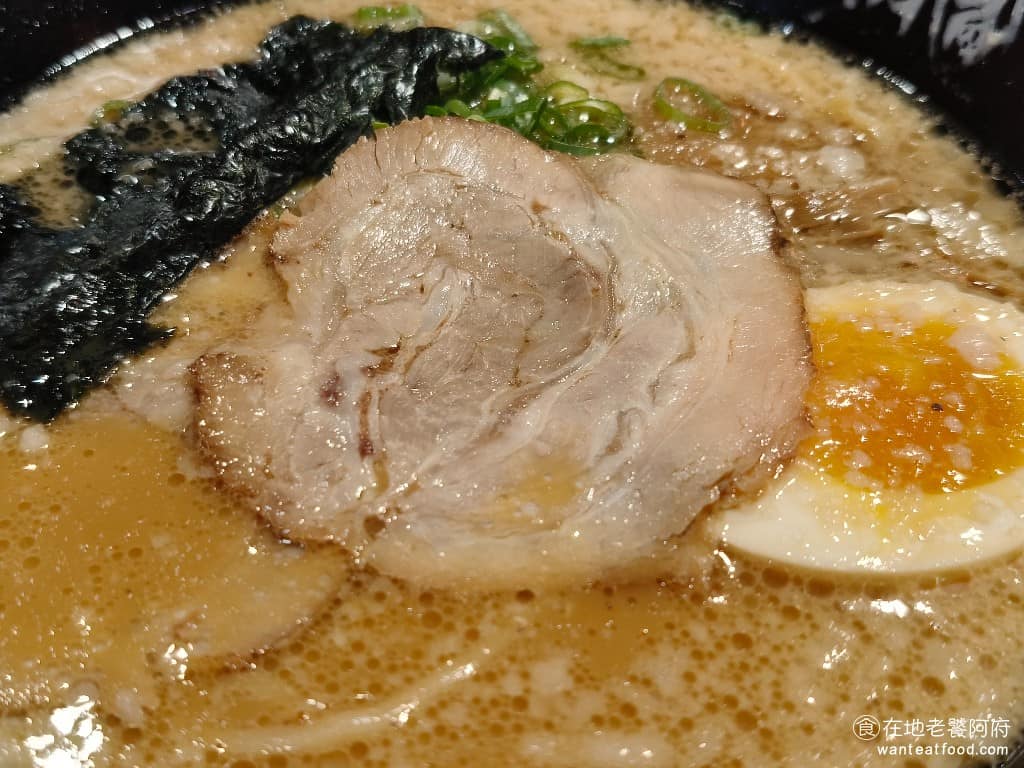 らあめん花月嵐信義威秀店 らあめん花月嵐信義威秀店菜單 らあめん花月嵐信義威秀店推薦 叉燒選用油花較小的部位，外圍有微焦，味道不錯，切得非常薄，雖然看起來很多片，但很難感受到叉燒肉的口感。 @在地老饕阿府