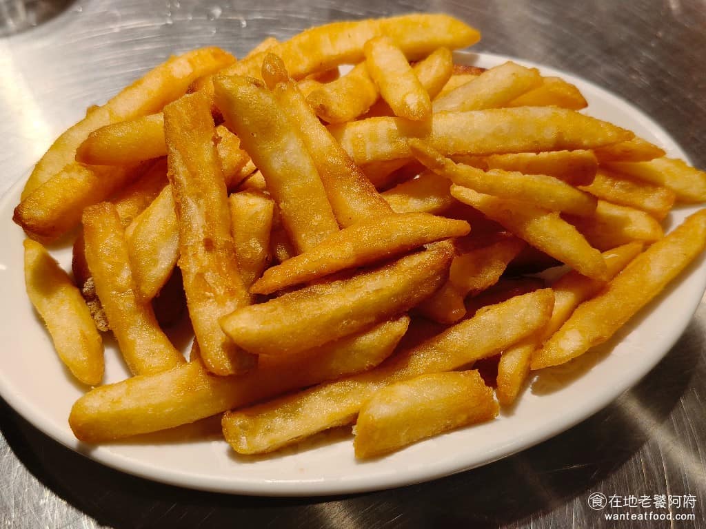 らあめん花月嵐信義威秀店 らあめん花月嵐信義威秀店菜單 らあめん花月嵐信義威秀店推薦 金黃色薯條 薯條炸得酥脆，口感還行，但少了馬鈴薯的香氣，吃起來會覺得單調。 @在地老饕阿府