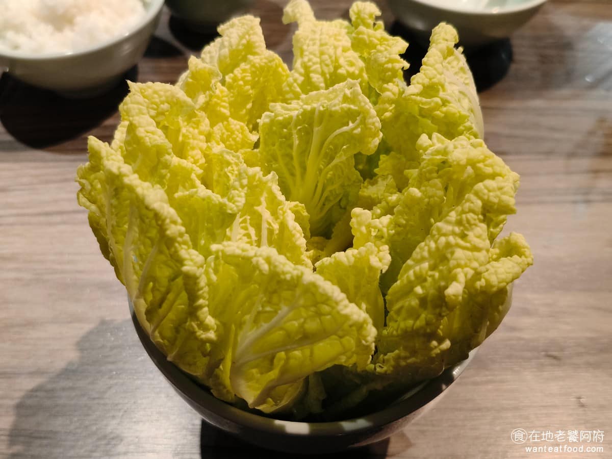 青花驕麻辣鍋台北光復南店 青花驕麻辣鍋台北光復南店菜單 青花驕麻辣鍋台北光復南店推薦 娃娃菜 如果酸白菜是吃得下去的人,那其實吃酸白菜,就夠吃了,不用再點其他的青菜。 @在地老饕阿府