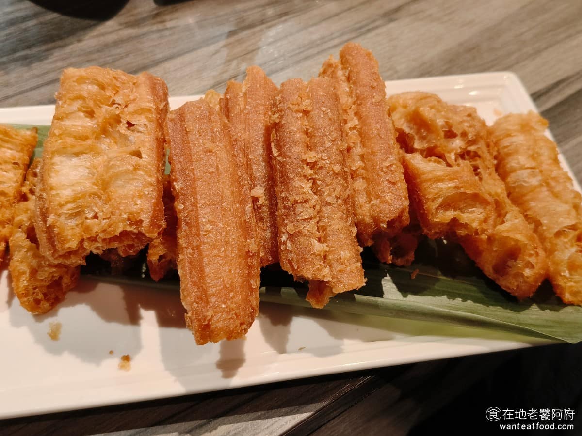 青花驕麻辣鍋台北光復南店 青花驕麻辣鍋台北光復南店菜單 青花驕麻辣鍋台北光復南店推薦 老油條 推薦泡在麻辣鍋裡稍煮一下再吃,吸滿湯汁沒有油耗味,口感外脆內軟,吃起來有香氣,味道不錯。 @在地老饕阿府