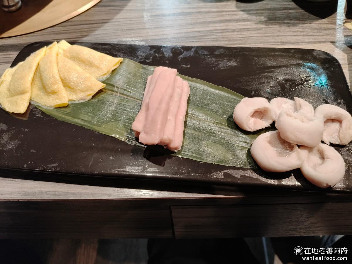 青花驕麻辣鍋台北光復南店 青花驕麻辣鍋台北光復南店菜單 青花驕麻辣鍋台北光復南店推薦 綜合餃子 同時有蛋餃、燕餃和魚餃,吃起來味道都中規中矩,但沒有特別吸引人。 @在地老饕阿府