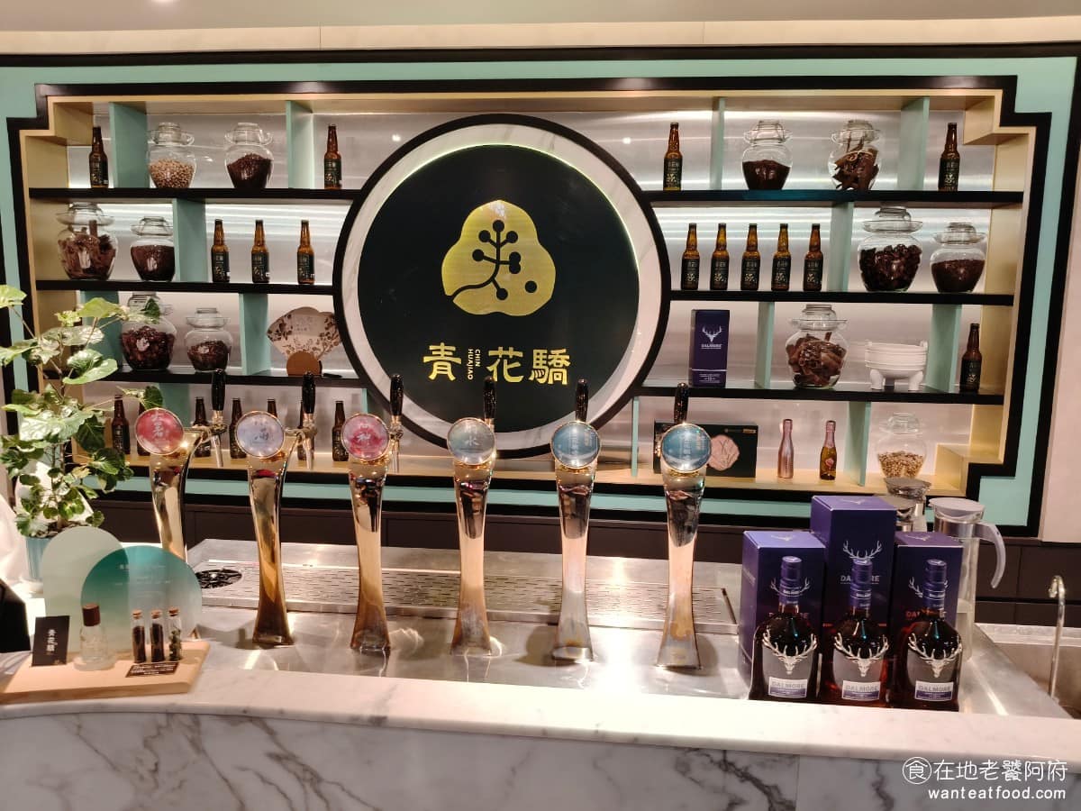 青花驕麻辣鍋台北光復南店 青花驕麻辣鍋台北光復南店菜單 青花驕麻辣鍋台北光復南店推薦 《青花驕》最大的特色,就是以「重慶江津九葉青花椒」為靈魂,貫穿湯頭、沾醬、飲料,甚至甜點,連奉茶都是青花椒翡翠包種茶。 @在地老饕阿府