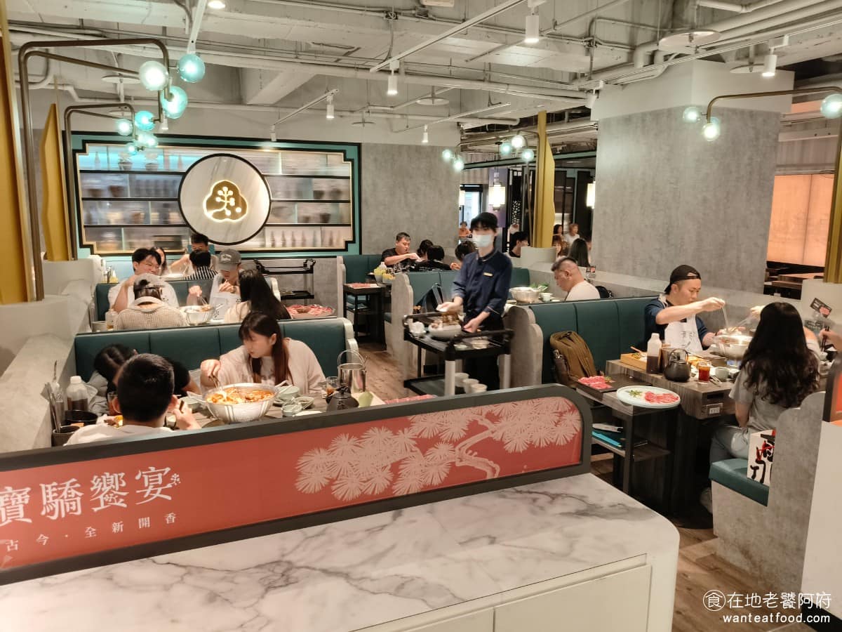 青花驕麻辣鍋台北光復南店 青花驕麻辣鍋台北光復南店菜單 青花驕麻辣鍋台北光復南店推薦 整體裝潢偏東方典雅風,用了許多青花瓷品牌元素,環境非常高檔,甚至比同價位的麻辣鍋品牌,裝潢的更有質感。 @在地老饕阿府