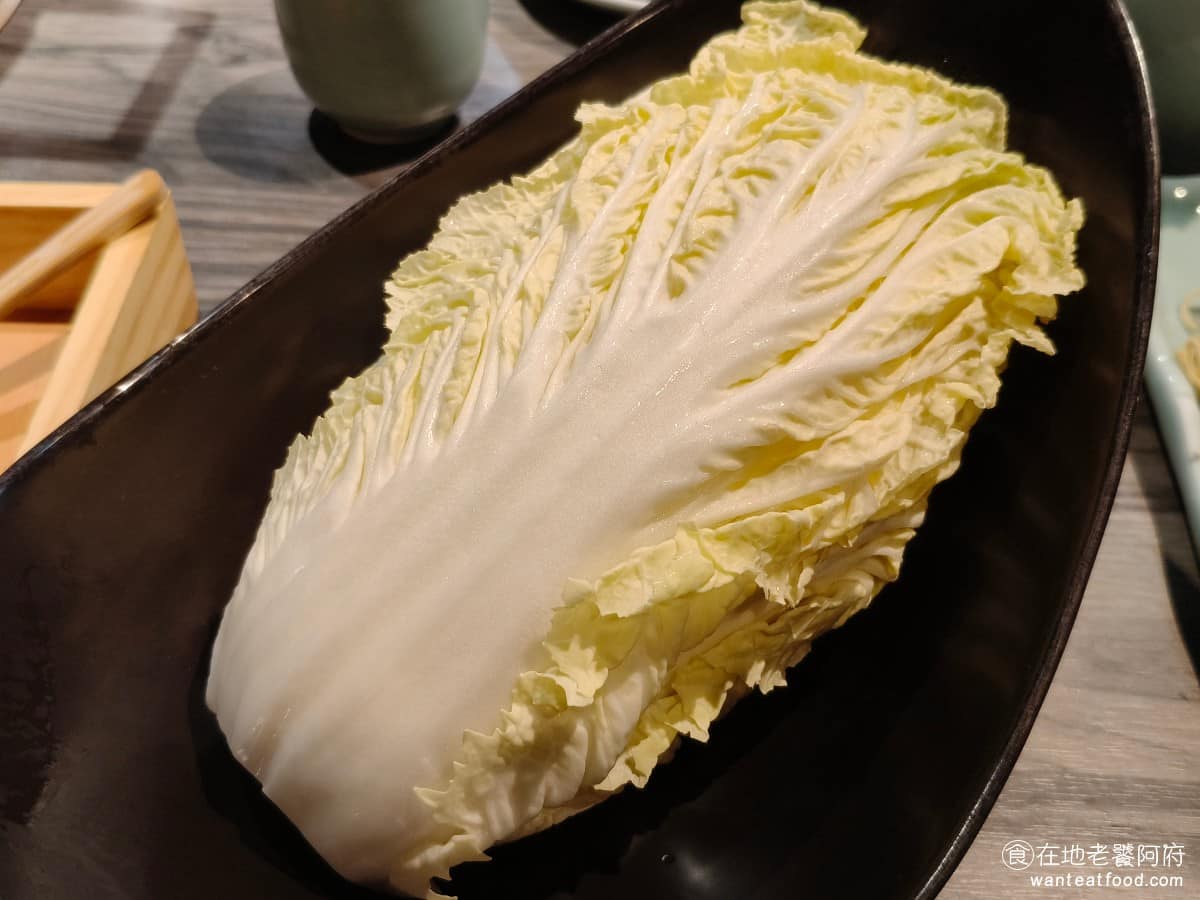 青花驕麻辣鍋台北光復南店 青花驕麻辣鍋台北光復南店菜單 青花驕麻辣鍋台北光復南店推薦 翠玉大白菜 後來才發現,因為酸菜鍋裡面白菜已經很多了,光吃酸白菜就吃飽了,其實根本就不需要再點白菜。 @在地老饕阿府