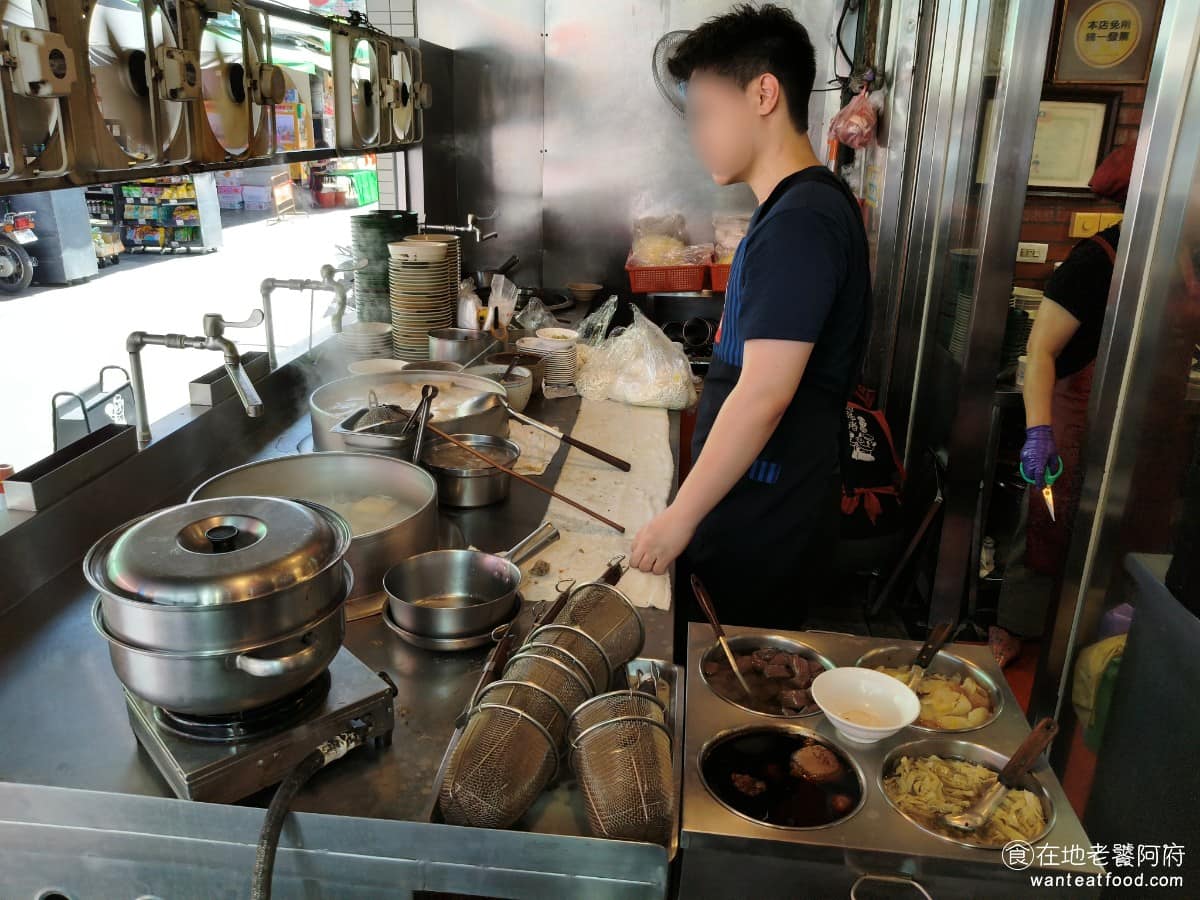 周烏豬切仔麵 周烏豬切仔麵菜單 周烏豬切仔麵推薦 蘆洲區美食 蘆洲美食 三民高中美食 台灣小吃 切仔麵 這一帶是蘆洲切仔麵的一級戰區，附近還有大廟口、添丁、阿郎、大象等，好幾家同業，想吃切仔麵的話，來這裡一次找齊。 @在地老饕阿府