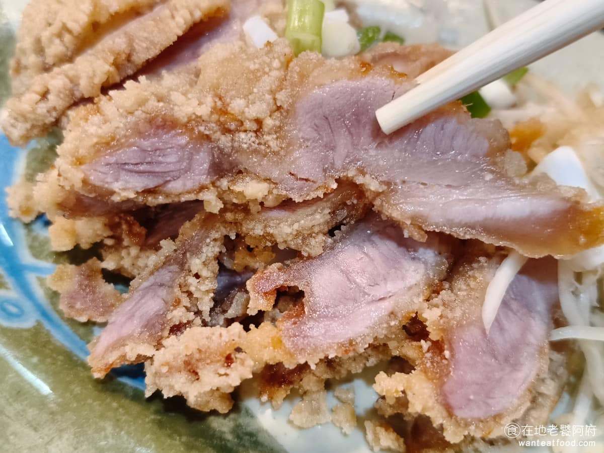 周烏豬切仔麵 周烏豬切仔麵菜單 周烏豬切仔麵推薦 蘆洲區美食 蘆洲美食 三民高中美食 台灣小吃 切仔麵 水準實在太差，整盤幾乎沒吃完，完全不推薦，是這次吃到的大雷。 @在地老饕阿府