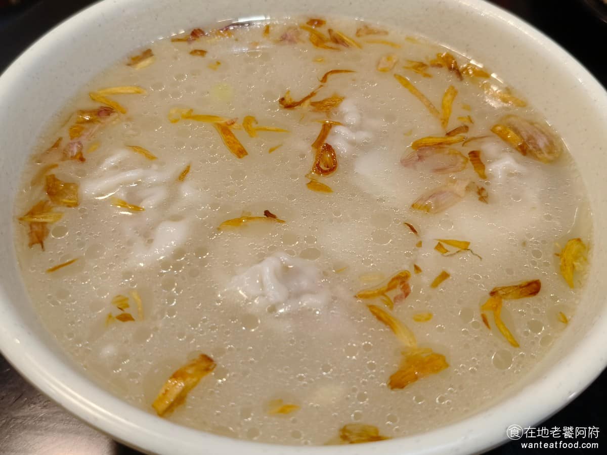 周烏豬切仔麵 周烏豬切仔麵菜單 周烏豬切仔麵推薦 蘆洲區美食 蘆洲美食 三民高中美食 台灣小吃 切仔麵 餛飩麵 想吃得比切仔麵更豐盛，可以點這個，湯頭一樣是切仔麵的湯底，差別是裡面多加了餛飩，餛飩皮口感滑嫩，內餡調味十足，原本還擔心餛飩會有腥味，結果完全沒有。 @在地老饕阿府
