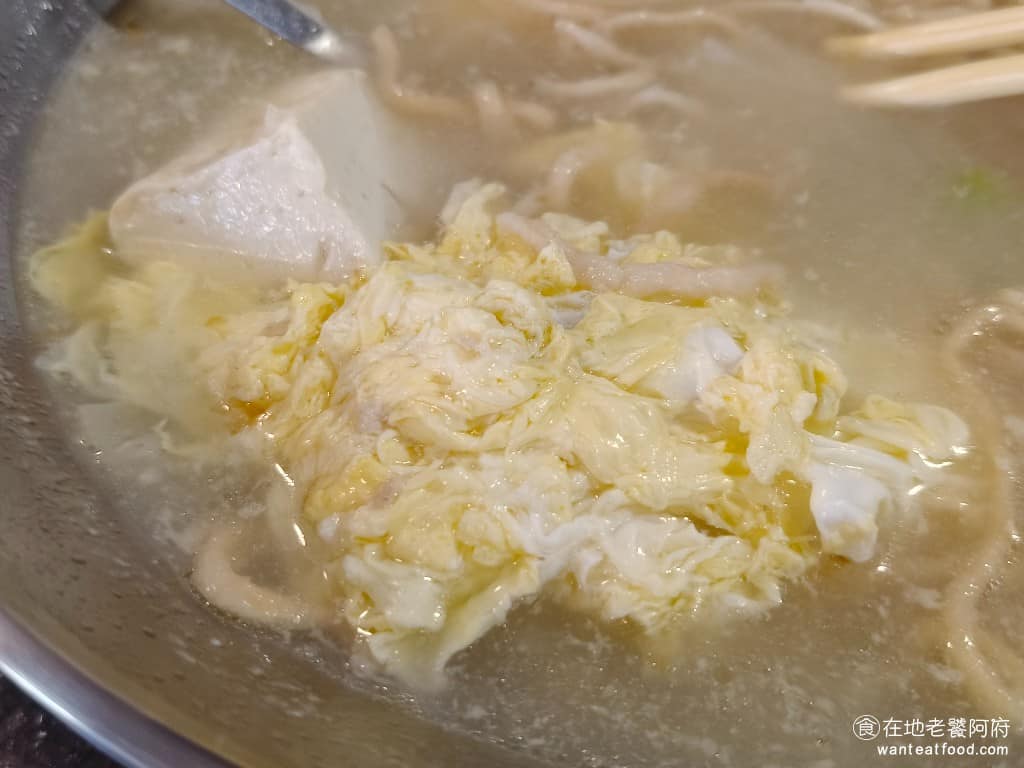 凱古早味鍋燒麵 凱古早味鍋燒麵菜單 凱古早味鍋燒麵推薦 信義區美食 信義美食 蛋如果要做全熟的，記得要提前告知。 @在地老饕阿府