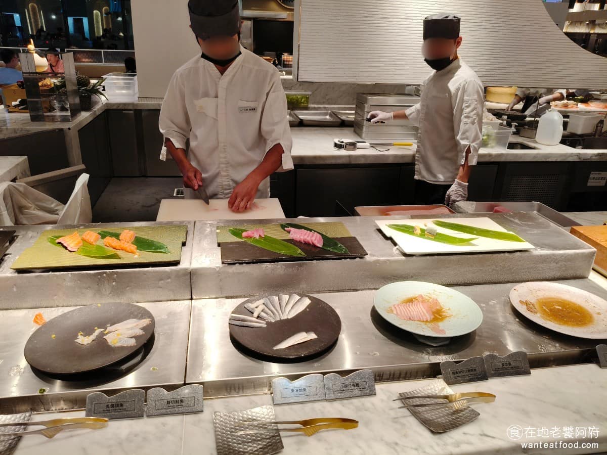 饗食天堂林口三井店 饗食天堂林口三井店菜單 饗食天堂林口三井店推薦 林口區美食 林口美食 生魚片區 有黃金魚、東港鮪魚、鮮切鮭魚、炙燒旗魚、東港旗魚、果醋鯖魚、和風生牛肉。 @在地老饕阿府