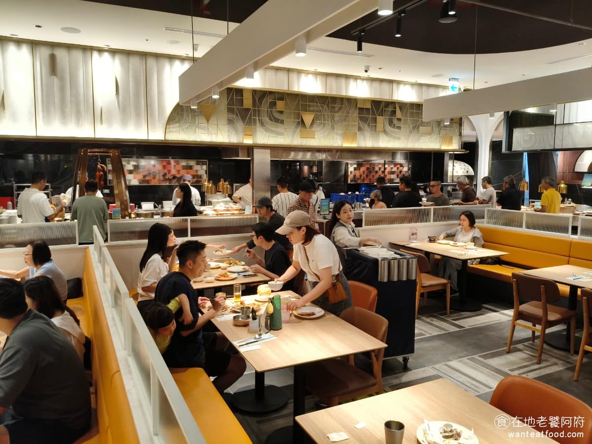 饗食天堂林口三井店 饗食天堂林口三井店菜單 饗食天堂林口三井店推薦 林口區美食 林口美食 餐點種類超過200道，還有羊排、鮑魚、雪蟹腳這種平常吃到飽比較少見的食材，不同時間還有活動，例如秋蟹季，海鮮控來這邊，會吃得很過癮。 @在地老饕阿府