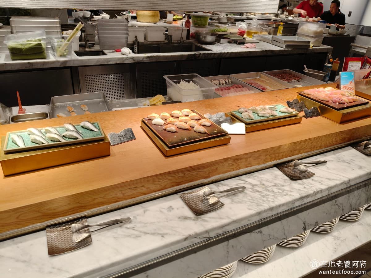 饗食天堂林口三井店 饗食天堂林口三井店菜單 饗食天堂林口三井店推薦 林口區美食 林口美食 壽司區 有旗魚握壽司、鯖魚握壽司、蝦握壽司、鮭魚握壽司、鮪魚握壽司、蔥鹽鮪魚握壽司。 @在地老饕阿府