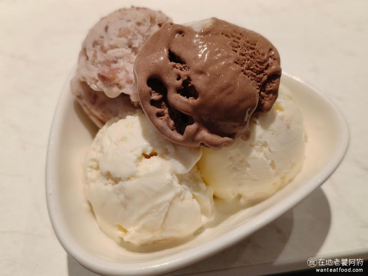 饗食天堂林口三井店 饗食天堂林口三井店菜單 饗食天堂林口三井店推薦 林口區美食 林口美食 冰淇淋的部分，哈根達斯的口味沒有以前那麼多，也都是一些比較冷門的口味，店裡主要推的還是自家的冰淇淋。還好自家冰淇淋吃起來，調味也夠味，口感綿密，有一定的水準。 @在地老饕阿府