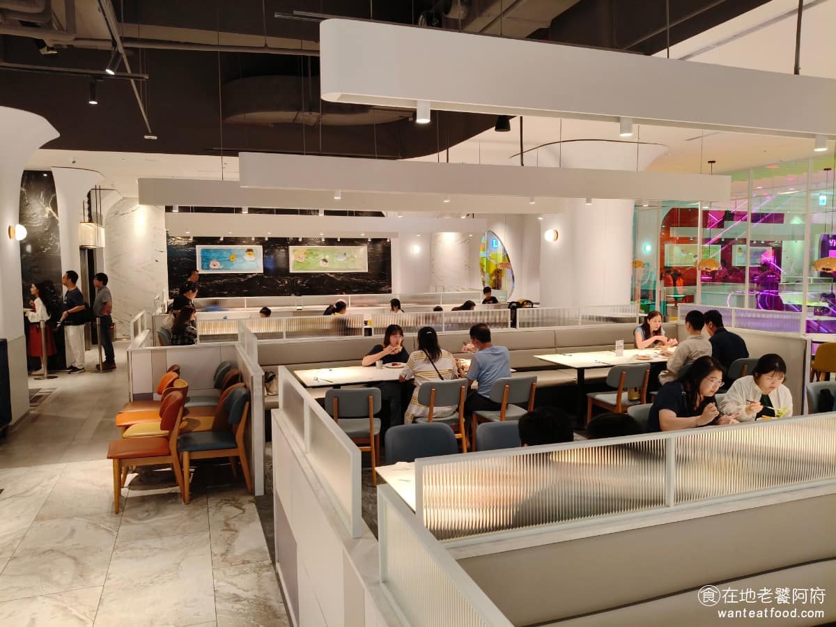 饗食天堂林口三井店 饗食天堂林口三井店菜單 饗食天堂林口三井店推薦 林口區美食 林口美食 座位區規劃得算寬敞，就算假日人多，也不會太有壓迫感，取餐動線設計成不同區域，分散在不同地方，不會全部人擠在同一區排隊。 @在地老饕阿府