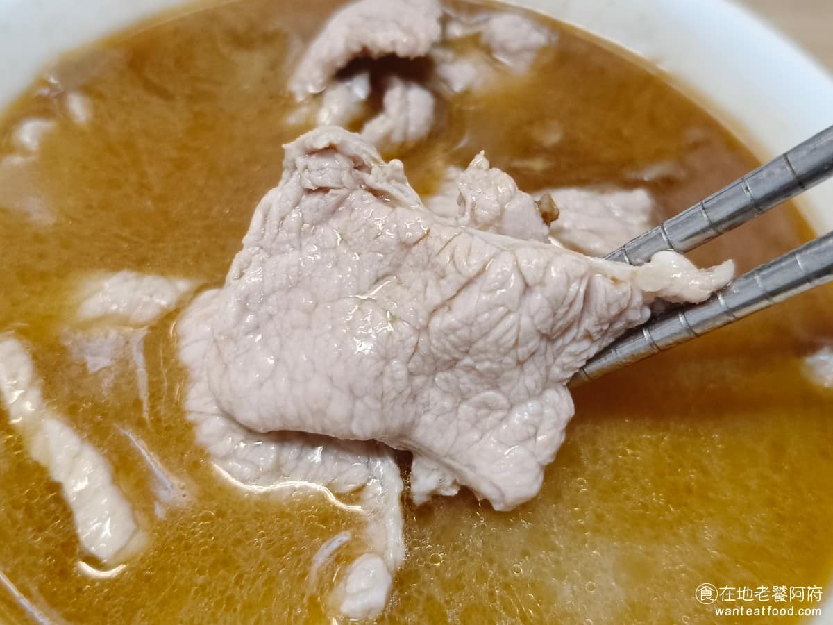 施家麻油腰花 施家麻油腰花菜單 施家麻油腰花推薦 信義區美食 信義美食 永春美食 台灣小吃 麻油腰花 瘦肉份量給得很多,吃起來完全不柴、不硬,但也沒有到特別軟嫩的程度,算是口感紮實。 @在地老饕阿府