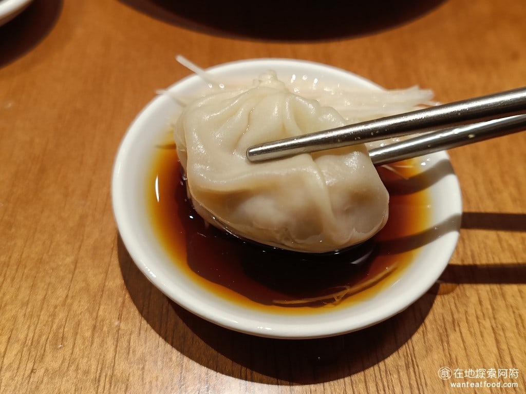 鼎泰豐 復興店 復興店菜單 復興店價格 大安區美食 大安美食 忠孝復興美食 中式料理 小籠包 蛋炒飯 搭配店家推薦的醋醬油3比1的吃法,吃起來超級清爽,一個人吃好幾籠也不是問題! @在地老饕阿府