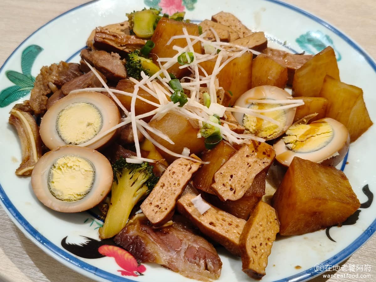 中興眷村內湖店 中興眷村內湖店菜單 內湖美食 內湖站美食 湖光市場美食 台灣小吃 滷蛋、蘿蔔、豆干 滷味吃起來，有淡淡的中藥香味，味道還行，走的不是重口味路線，豆干吸附滷汁，吃起來算順口 @在地老饕阿府
