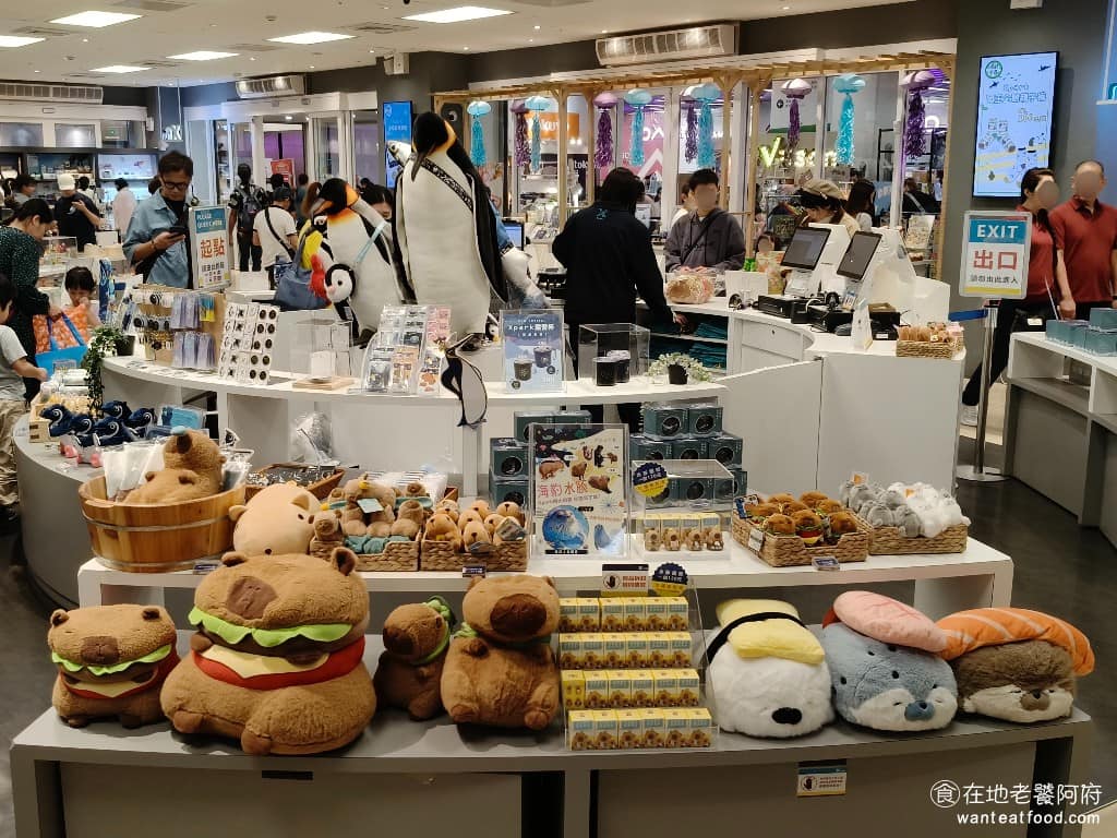 Xpark 水族館 水族館菜單 水族館推薦 美食 桃園景點 從玩偶就能看出，館內幾乎聚集了所有可愛動物的元素。 @在地老饕阿府
