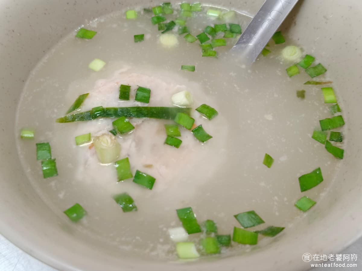 嘉家樂肉丸大甲 嘉家樂肉丸大甲菜單 嘉家樂肉丸大甲推薦 大甲區美食 大甲美食 台灣小吃 肉圓 苦瓜肉湯 苦瓜圈中間包著類似魚漿的餡料,苦味不算明顯,湯頭清爽入口帶點回甘,份量不小,適合喜歡清淡口味的人。 @在地老饕阿府