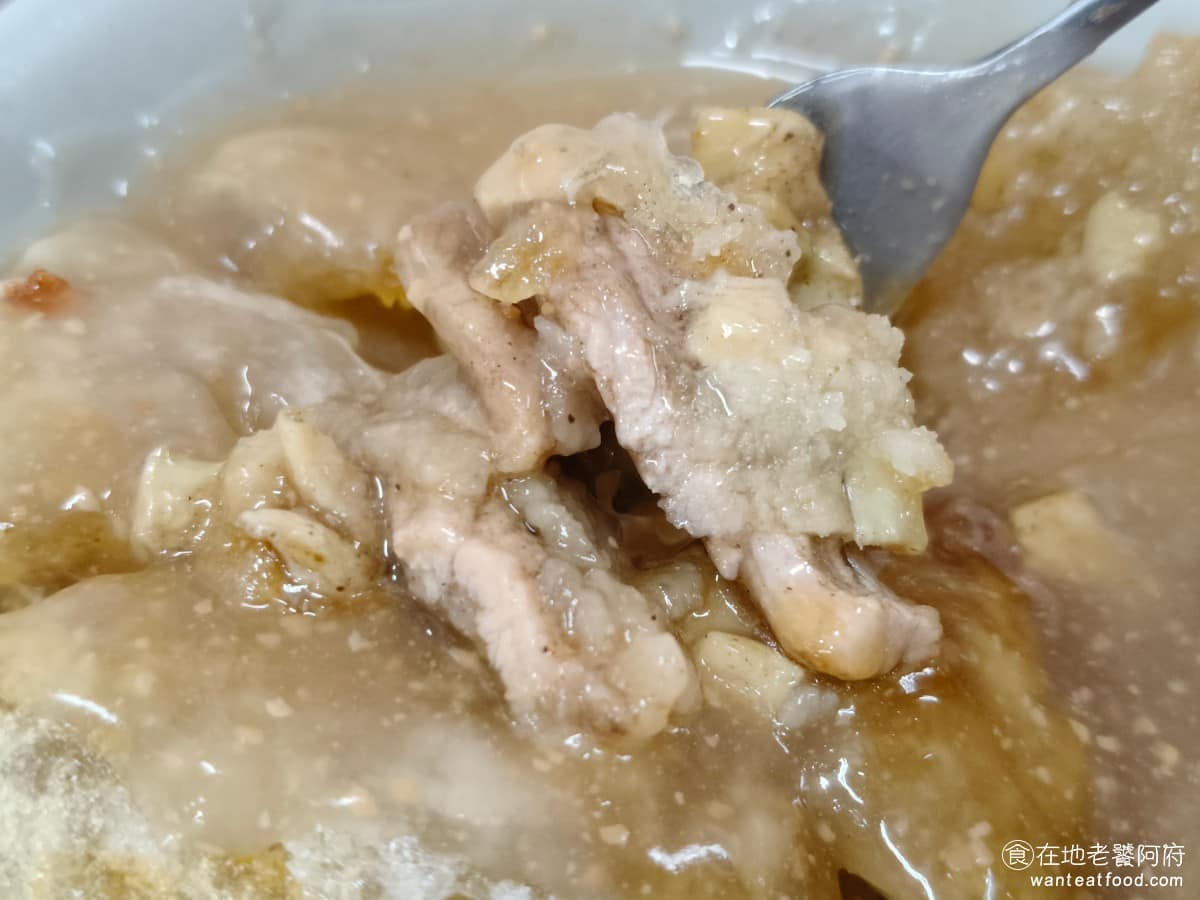 嘉家樂肉丸大甲 嘉家樂肉丸大甲菜單 嘉家樂肉丸大甲推薦 大甲區美食 大甲美食 台灣小吃 肉圓 肉質扎實不柴,搭配鹹甜的醬汁,整體風味濃郁,只是肉的口感相對比較硬,而且也比較大塊,吃起來感覺,皮的部分還是比較吸引人。 @在地老饕阿府